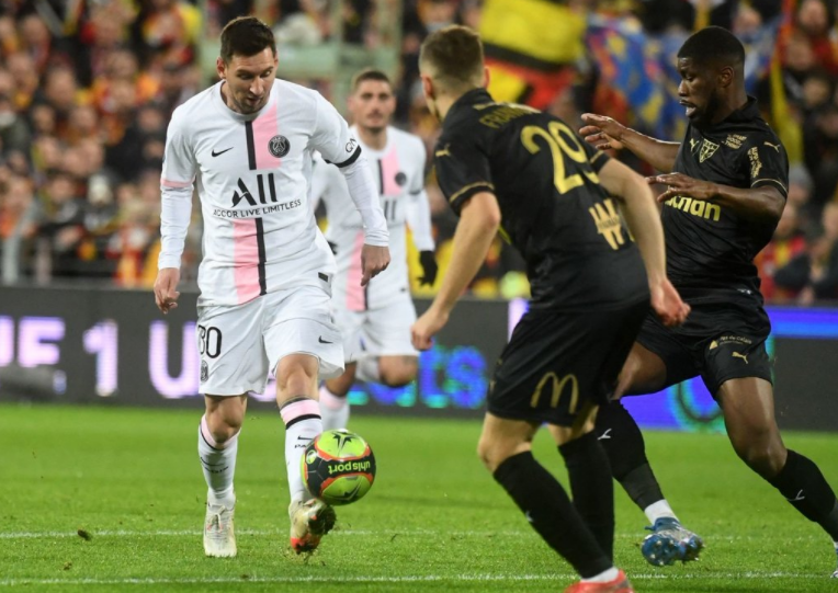  朗斯零封强敌巴黎，爆冷守得平局  