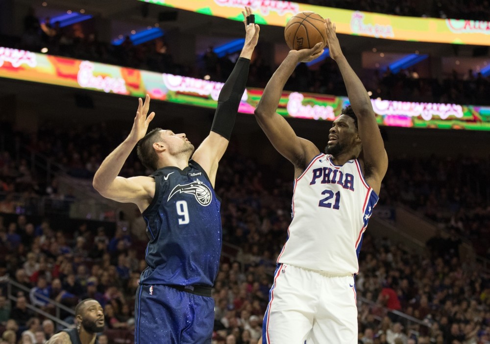  恩比德统治攻防两端76人轻取魔术