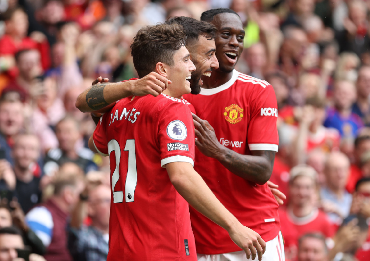  曼联红魔觉醒时刻，拉什福德帽子戏法率队横扫狼队重回前六