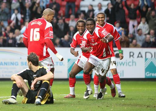  柏林联合定位球战术奏效，头球破门锁定胜局