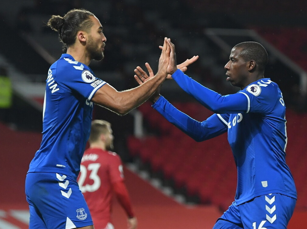  埃弗顿读秒绝平对手，艰难守住中游位置