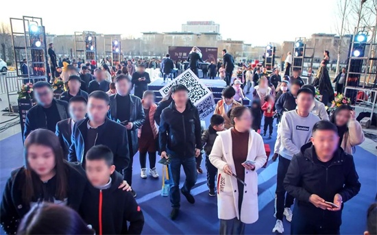  ,罗斯托克保级成功举行盛大城市巡游庆典  